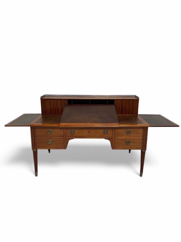 Bureau  en acajou Louis XVI époque fin XVIIIe siècle