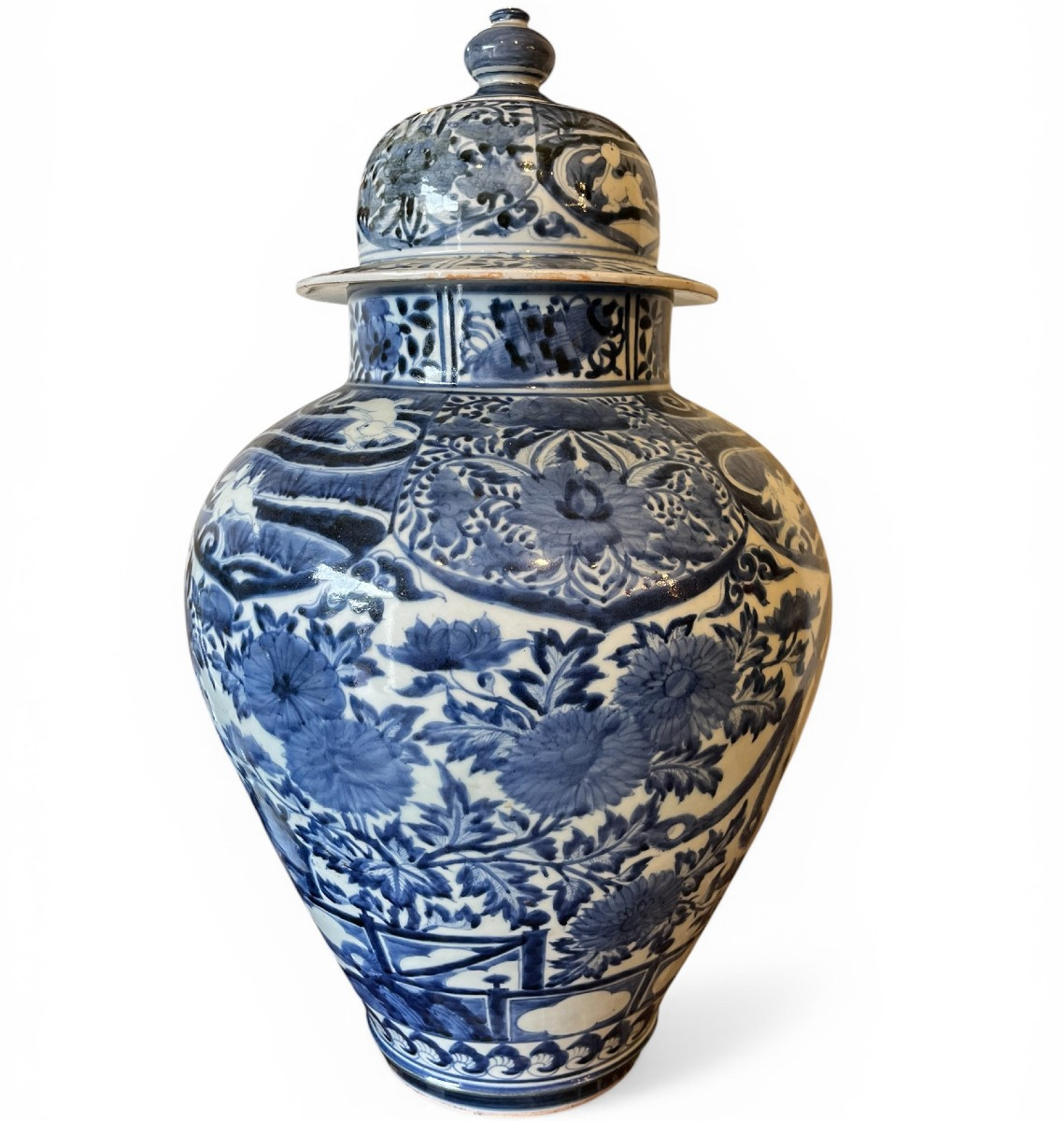 Grande potiche couverte en porcelaine bleu et blanc, Japon époque Édo