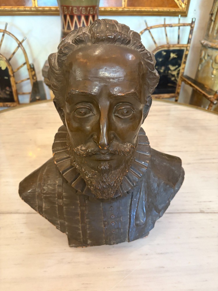 Tête en Terre cuite représentant un personnage Renaissance