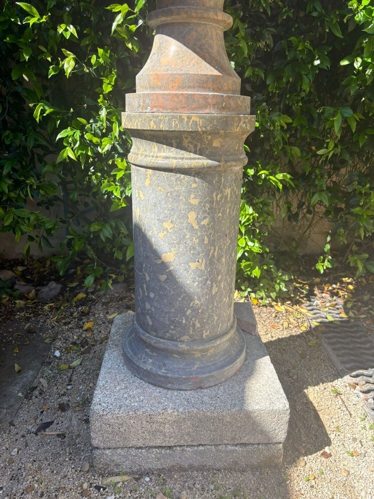Grande paire de vasques de jardin en marbre sur colonnes-photo-3