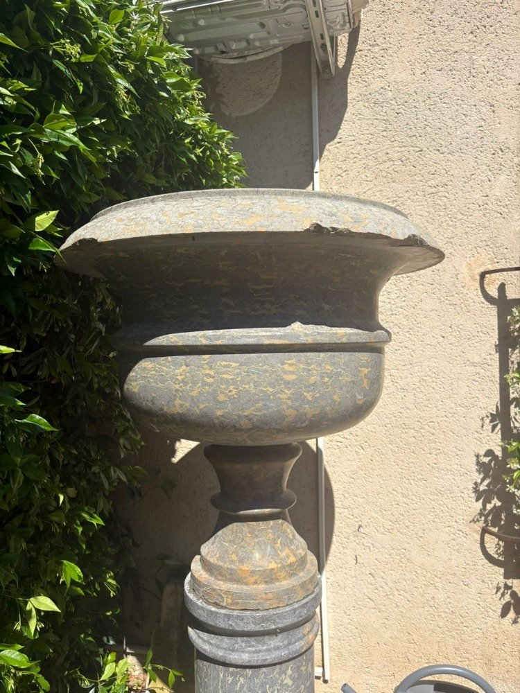 Grande paire de vasques de jardin en marbre sur colonnes-photo-1