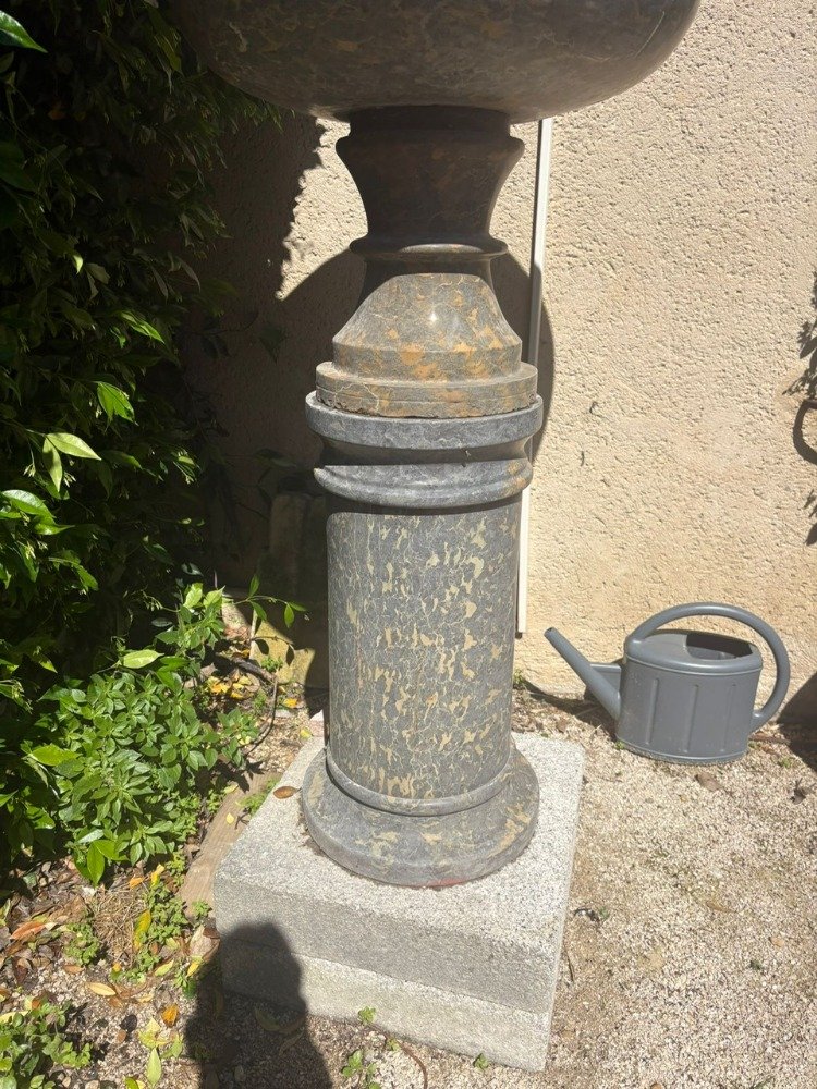 Grande paire de vasques de jardin en marbre sur colonnes-photo-2