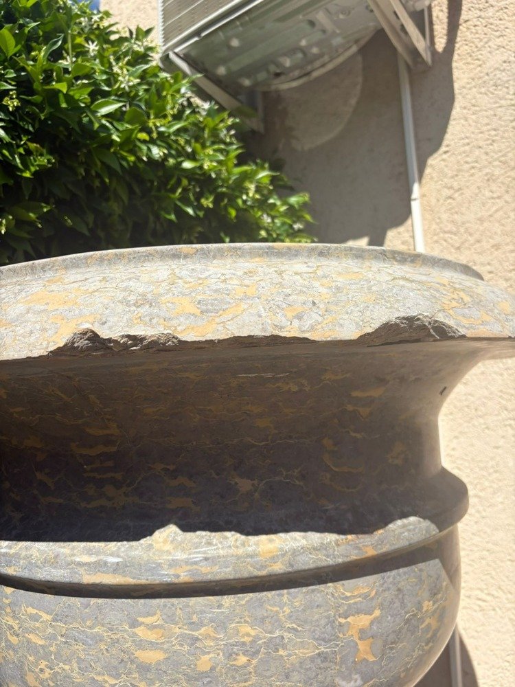 Grande paire de vasques de jardin en marbre sur colonnes-photo-3