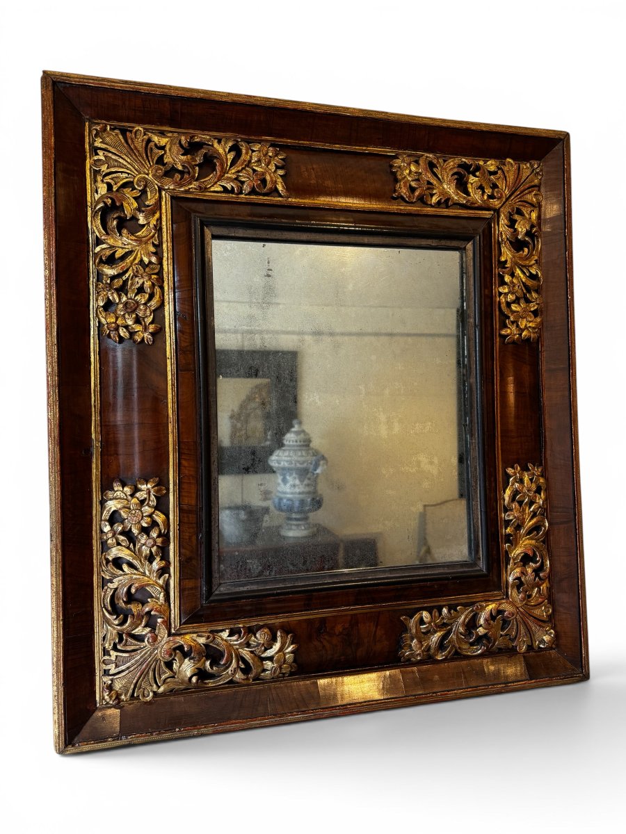 Miroir d'époque Louis XIV en placage de noyer et bois doré