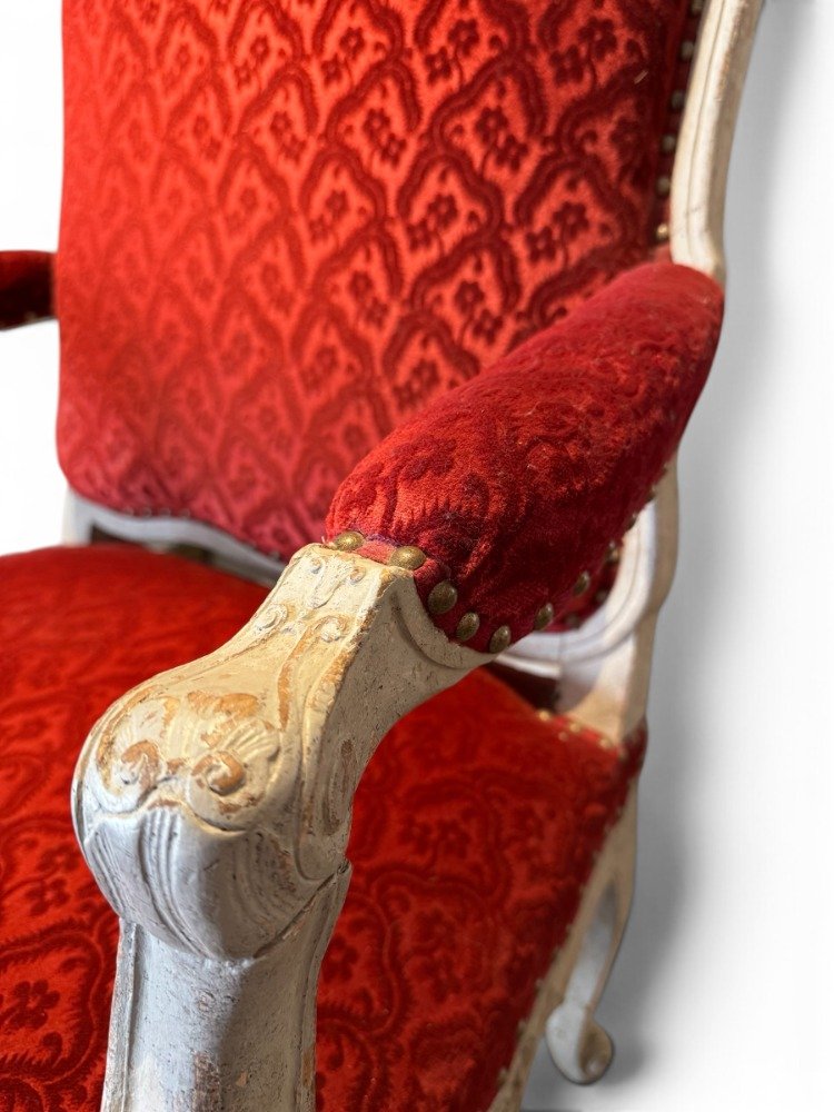 Paire de fauteuils recouvert d'un velours rouge gauffré-photo-4