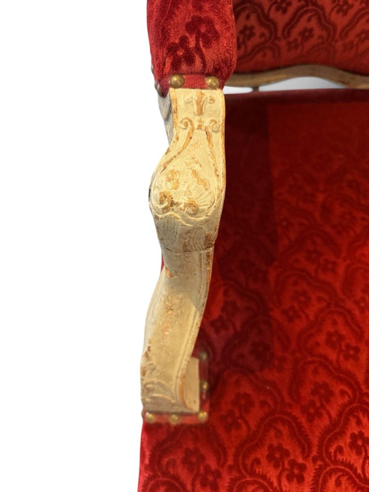 Paire de fauteuils recouvert d'un velours rouge gauffré-photo-2