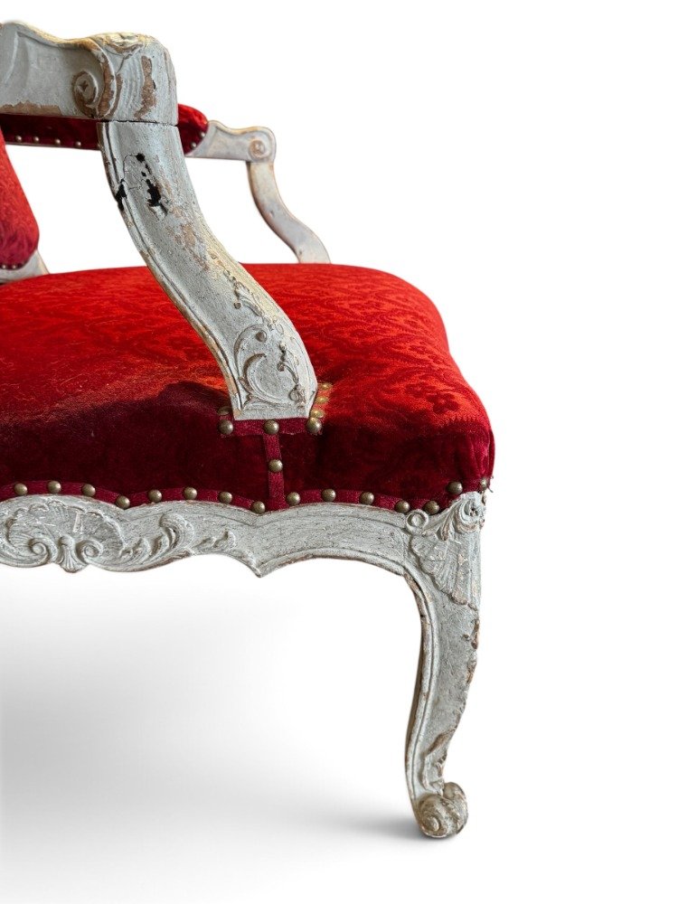 Paire de fauteuils recouvert d'un velours rouge gauffré-photo-4