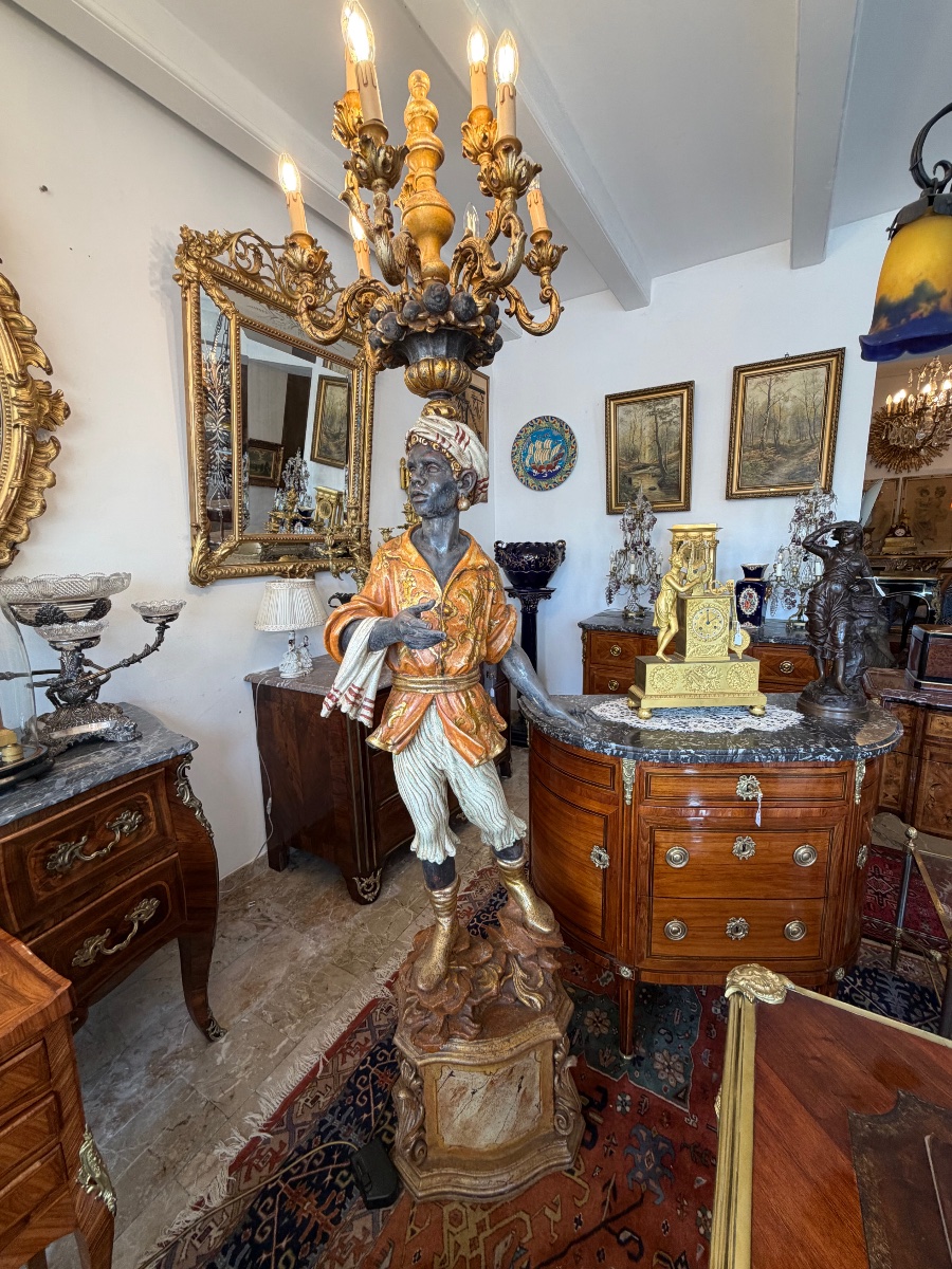 Nubien porte-lumière en bois sculpté et polychromé 