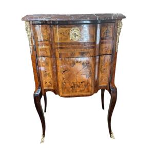 Small Jumping Chest Of Drawers
