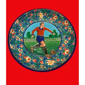 Grand plat Emaux de Longwy Footballeur 
