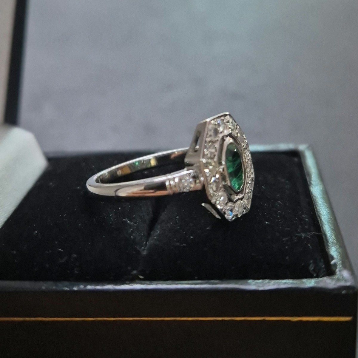 Bague Style Art Déco Or Blanc émeraude diamants-photo-4
