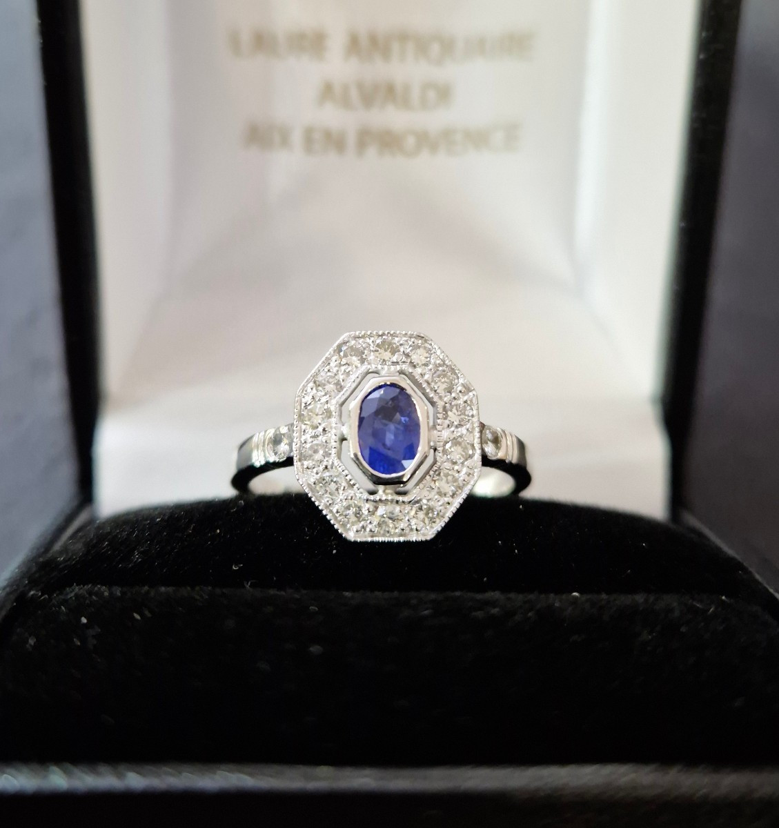 Bague Style Art Déco Or Blanc saphir diamants-photo-2