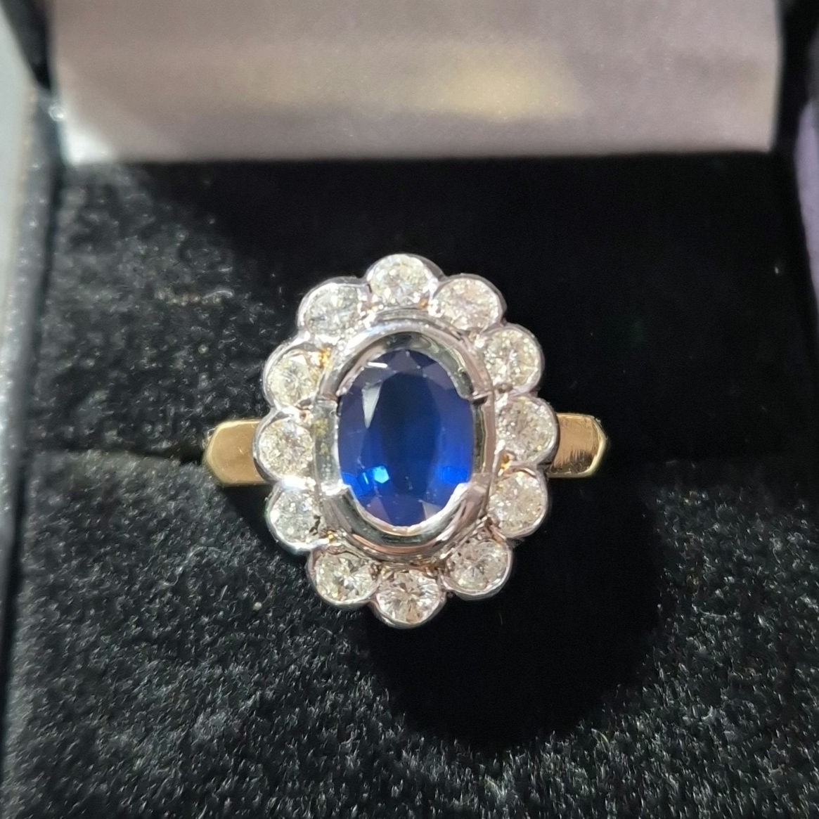 Bague Entourage Saphir Diamants Années 80
