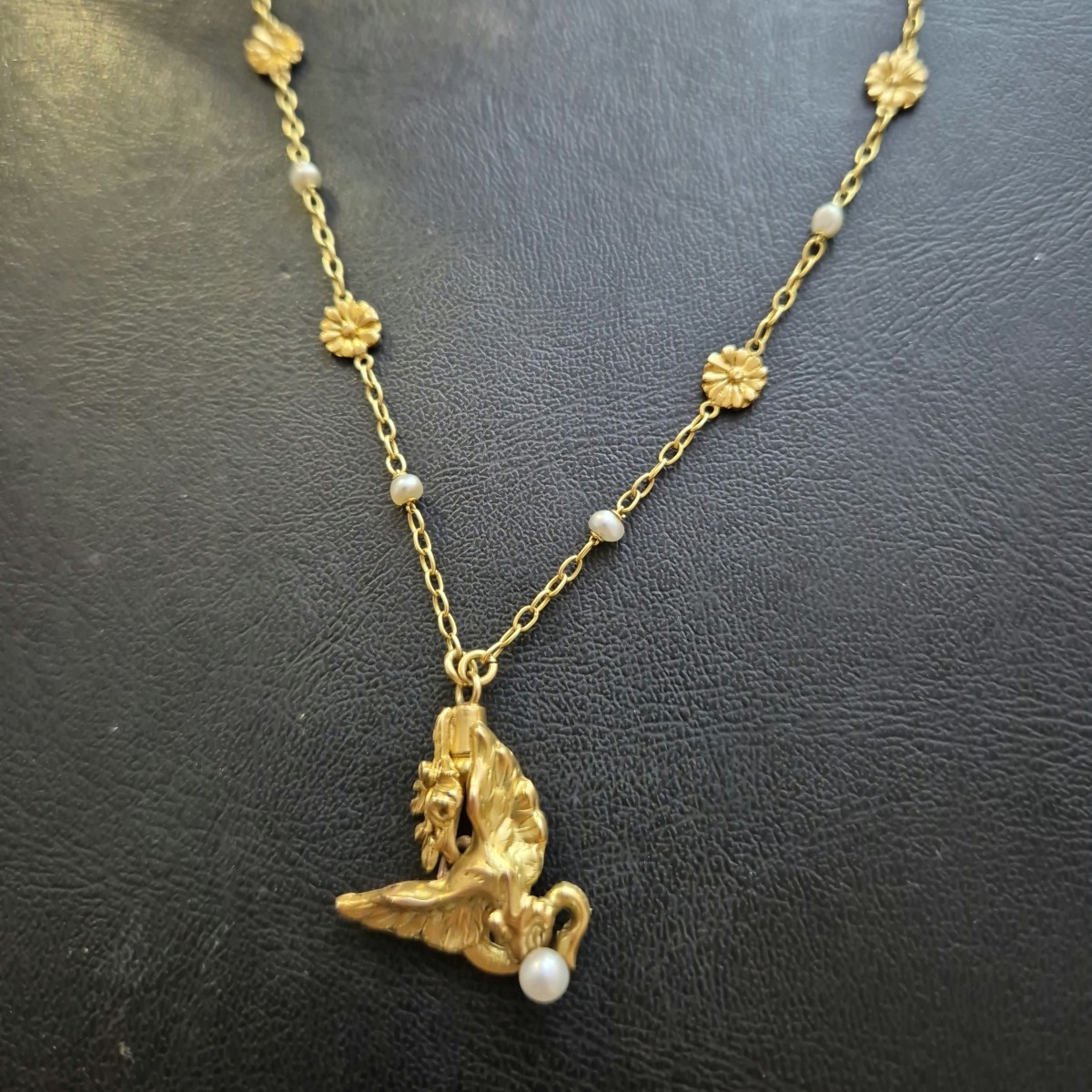 Belle Epoque Chimera Yellow Gold Pearl Necklace