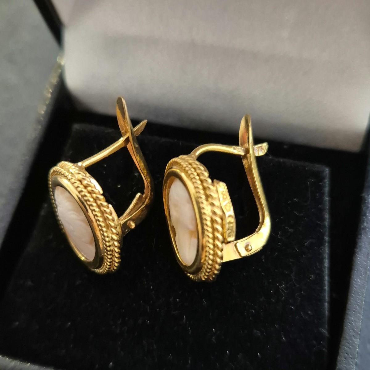 Pair Of Yellow Gold Cameo Earrings-photo-3