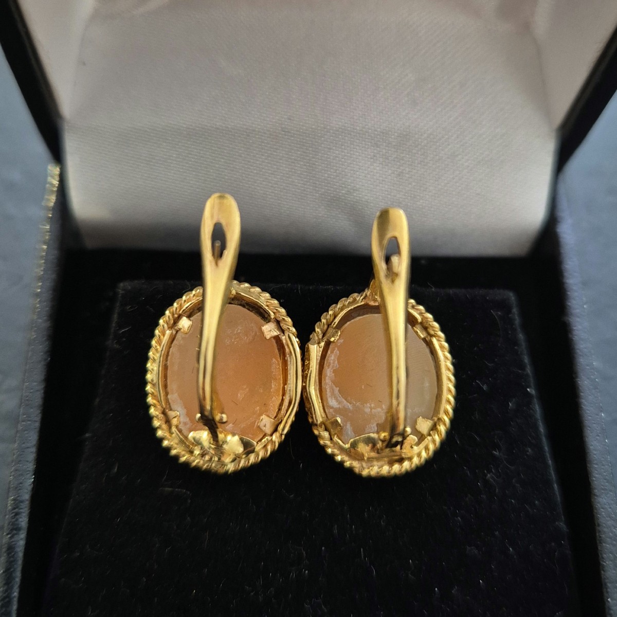 Pair Of Yellow Gold Cameo Earrings-photo-4