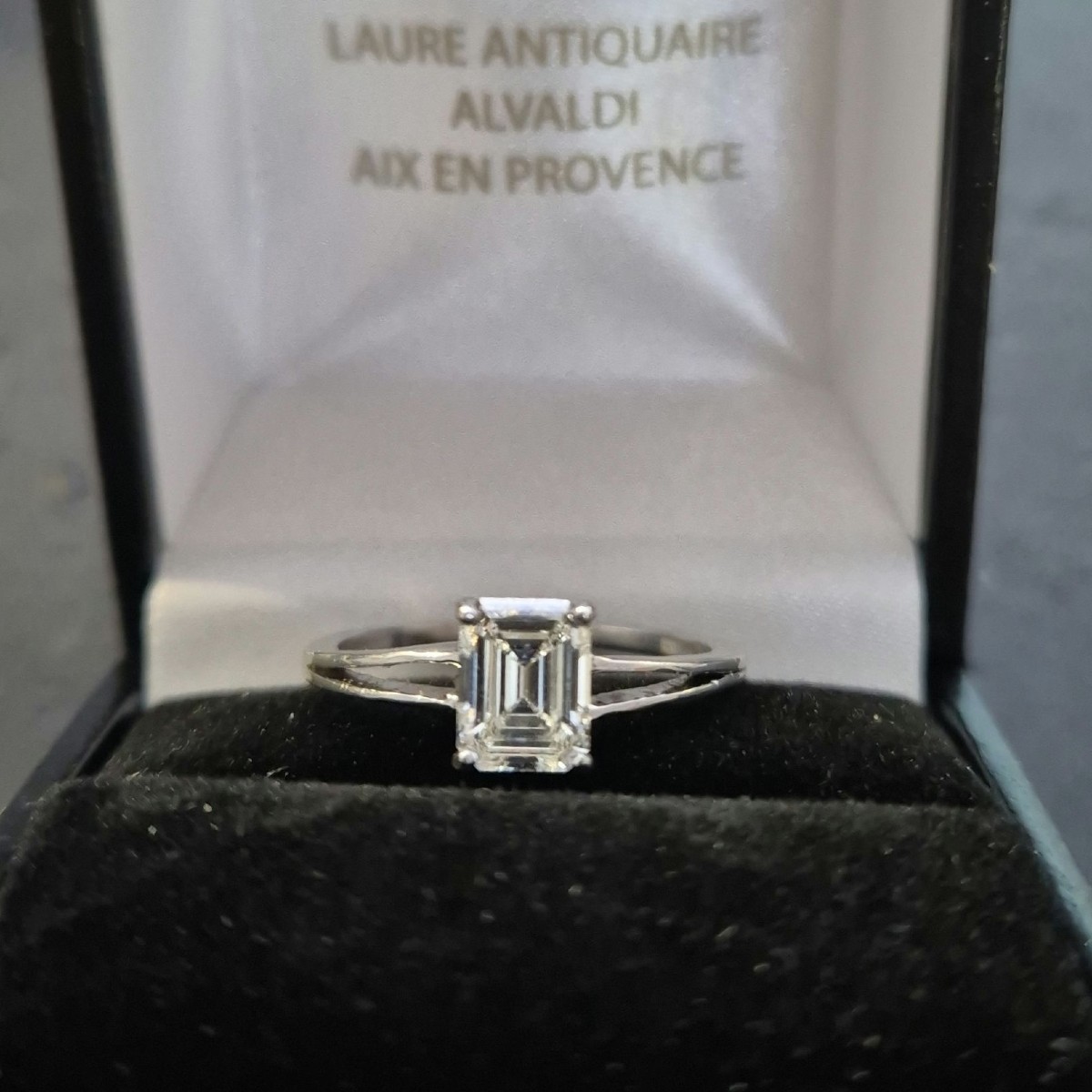 Bague solitaire diamant 1 carat taille émeraude-photo-4