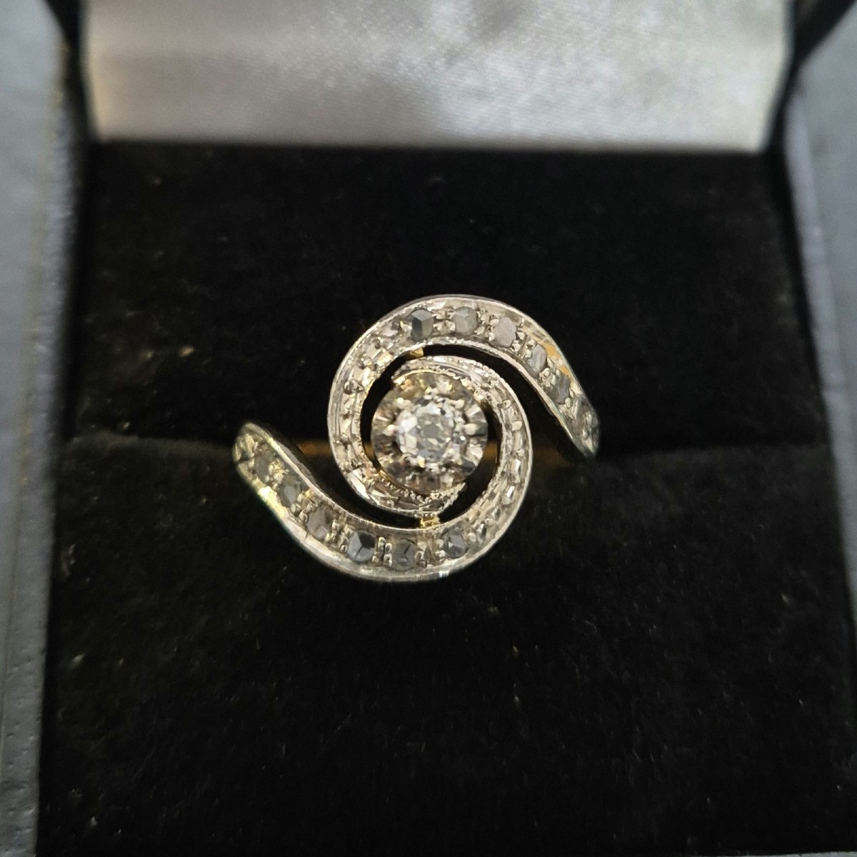 1930s Gold And Diamond Swirl Ring