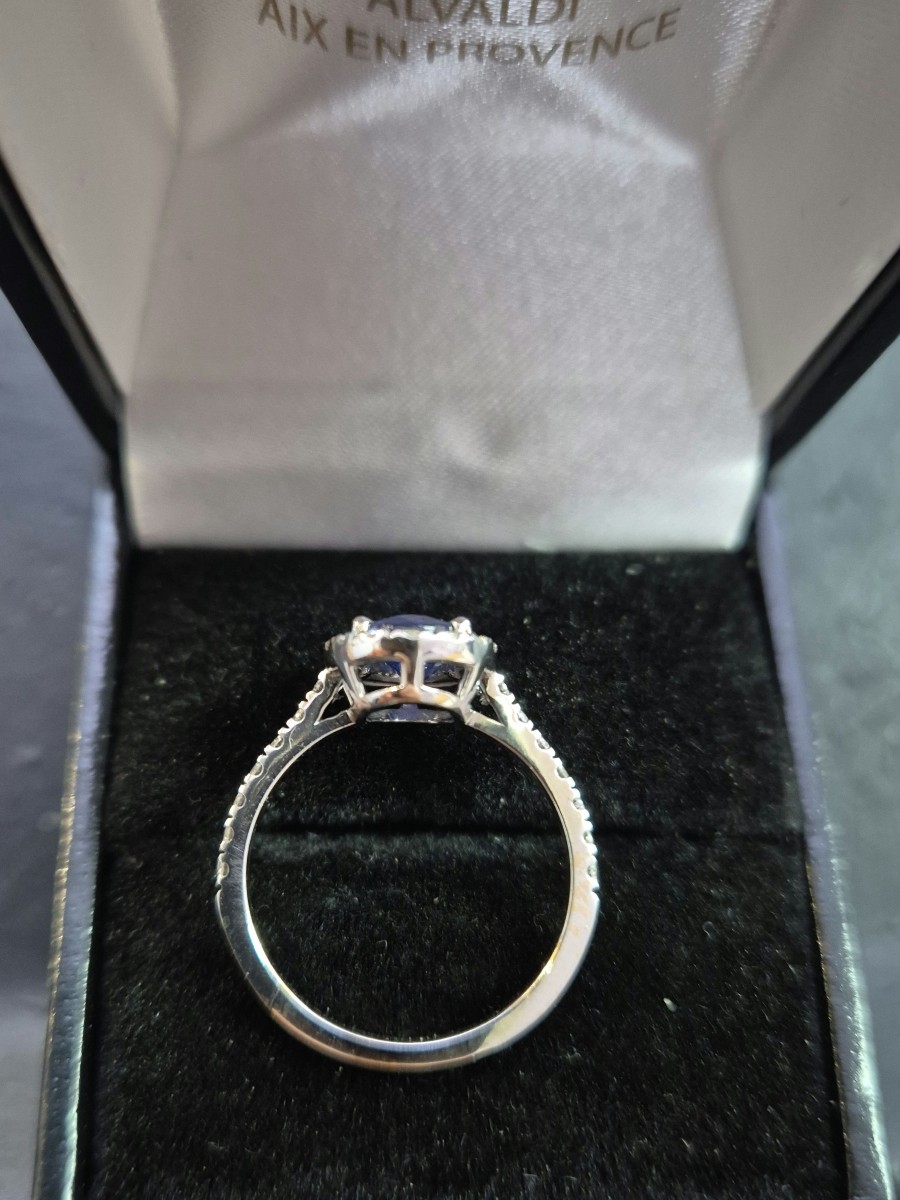 Bague entourage saphir diamants-photo-4