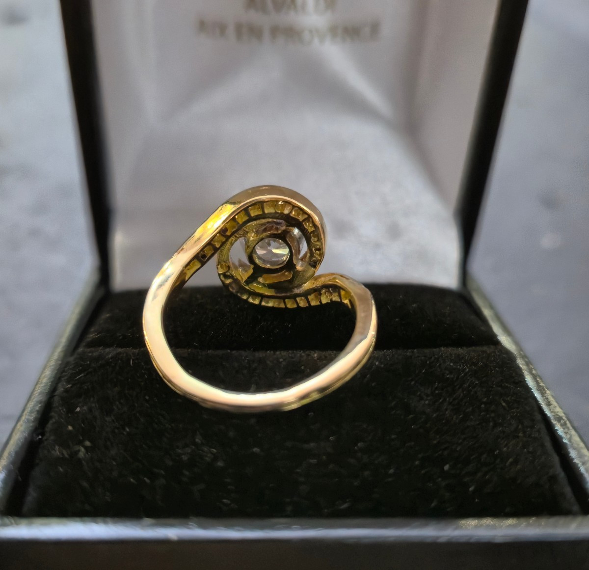 1930s Swirl Ring In 18kt Gold With Old-cut Diamonds-photo-3