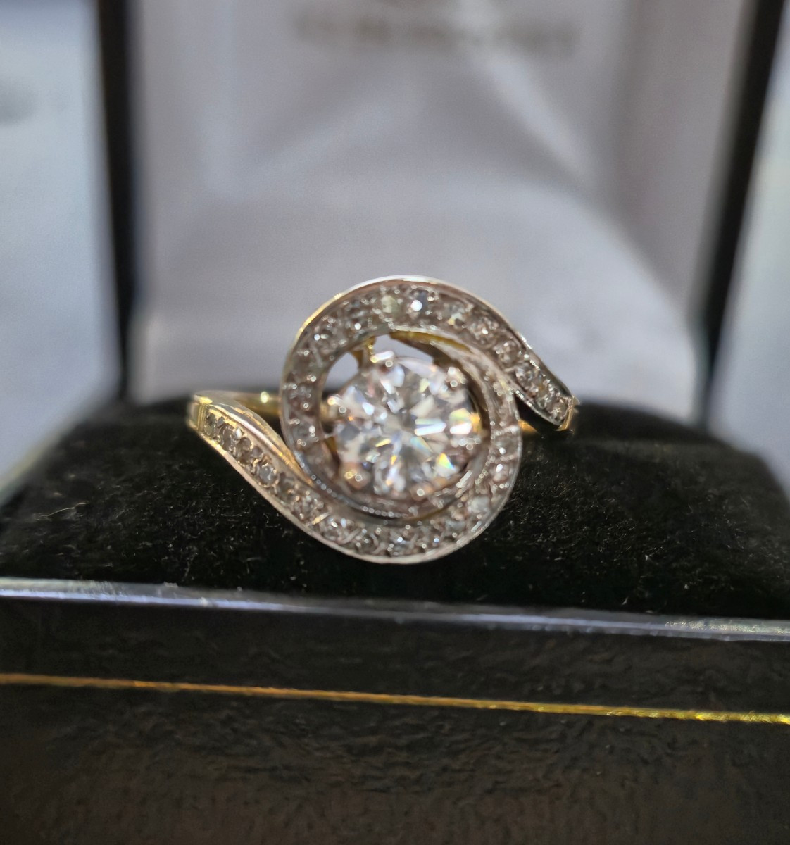 1930s Swirl Ring In 18kt Gold With Old-cut Diamonds-photo-1