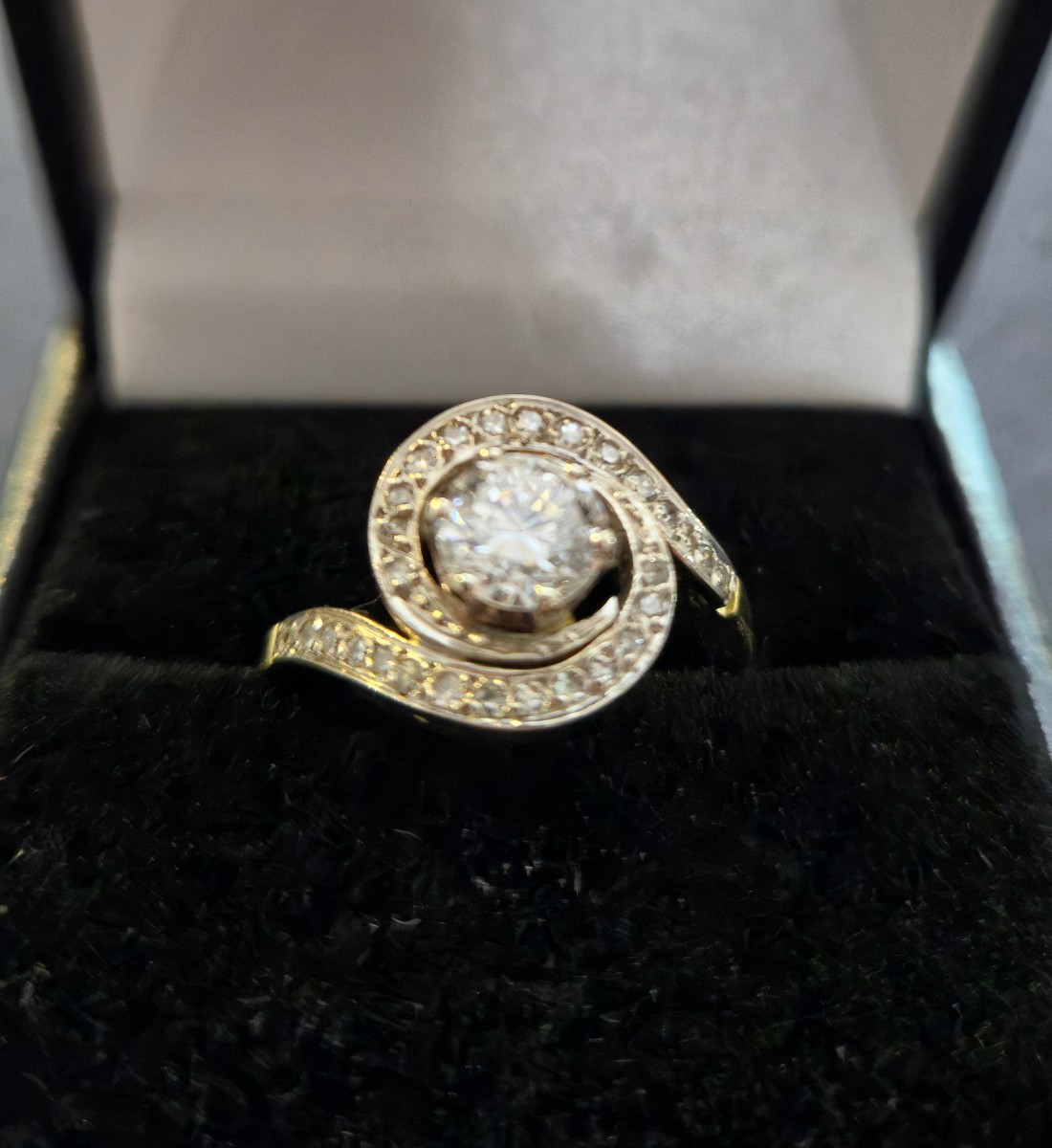 1930s Swirl Ring In 18kt Gold With Old-cut Diamonds