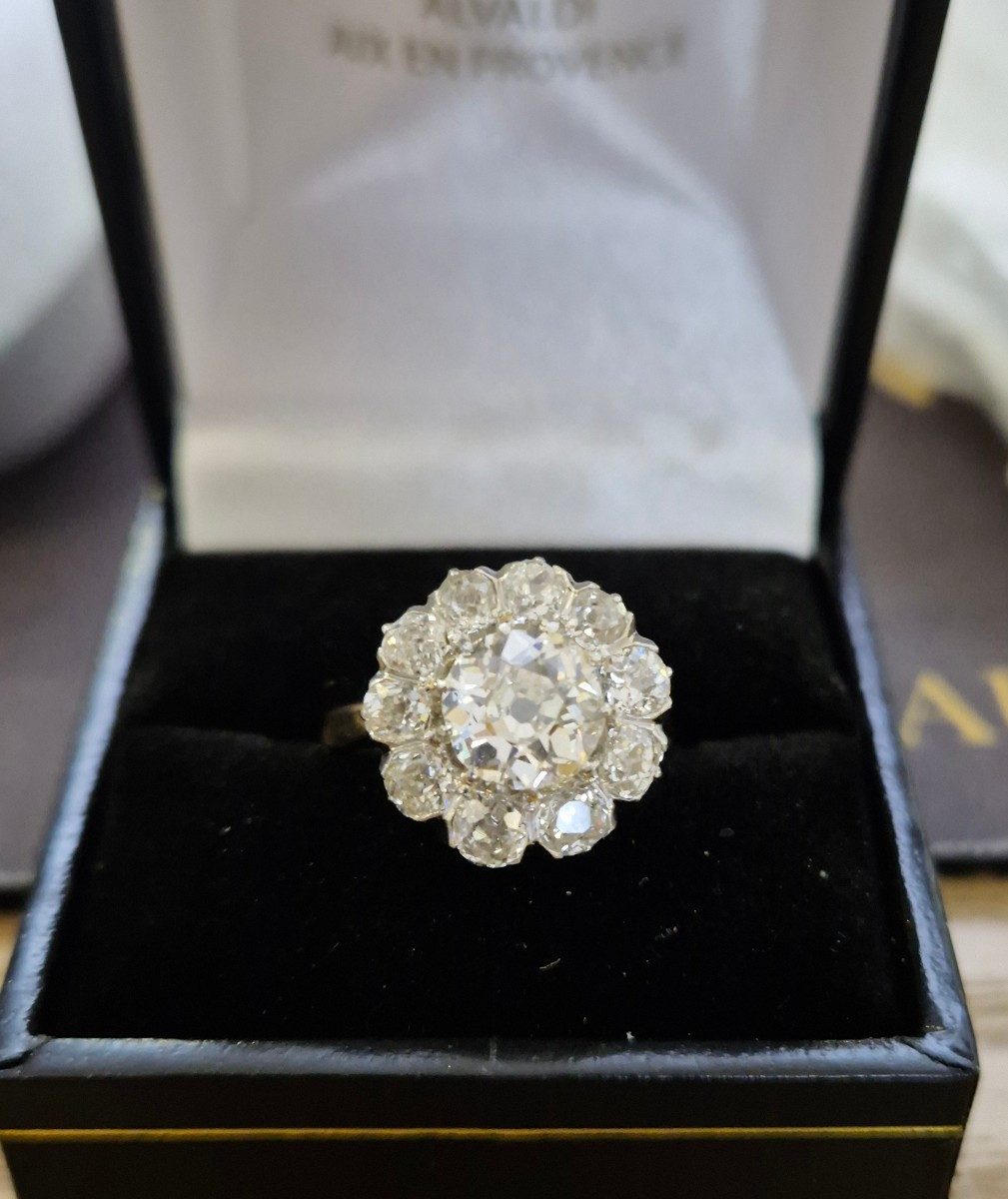 Antique-cut Diamond Daisy Ring