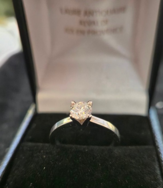 0.63 Ct Fvs Diamond Solitaire Ring-photo-2