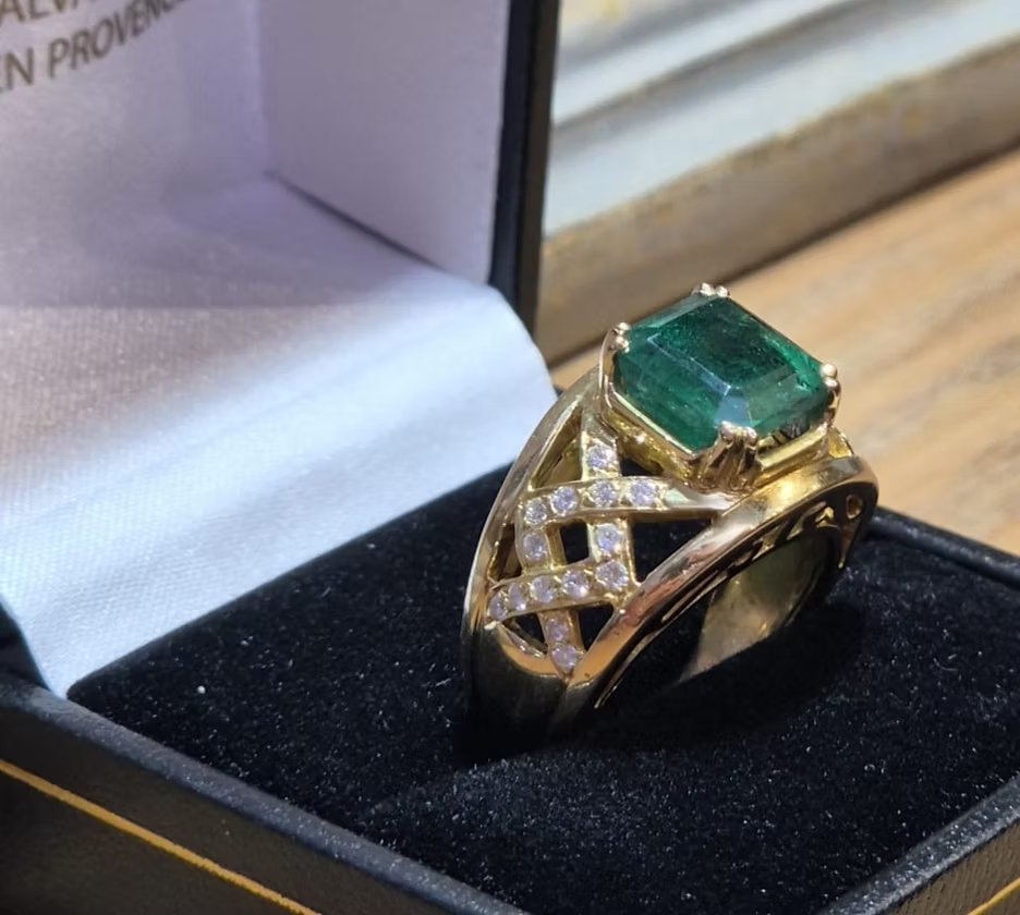 Emerald Ring With Diamond Latticework-photo-2