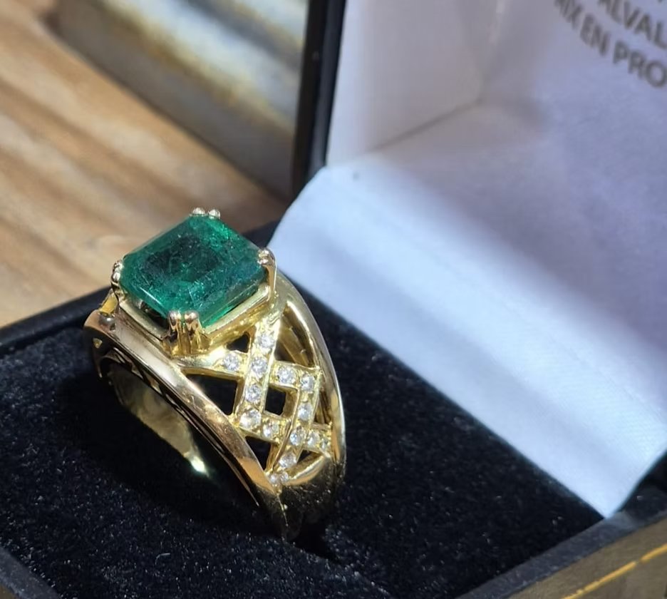 Emerald Ring With Diamond Latticework-photo-3