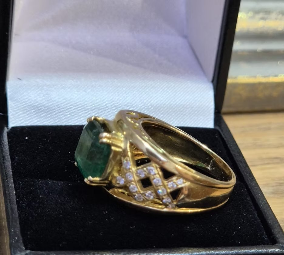 Emerald Ring With Diamond Latticework-photo-2