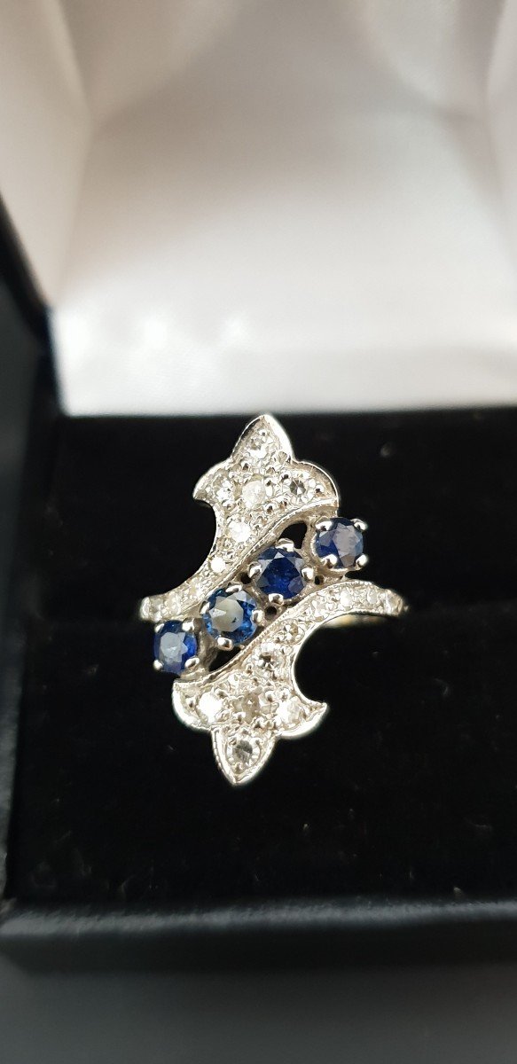 White Gold Ring Set With Sapphires And Diamonds