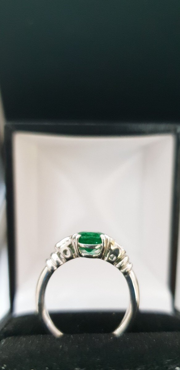750 Thousandths White Gold Ring Set With A 2.02 Carat Emerald.-photo-2
