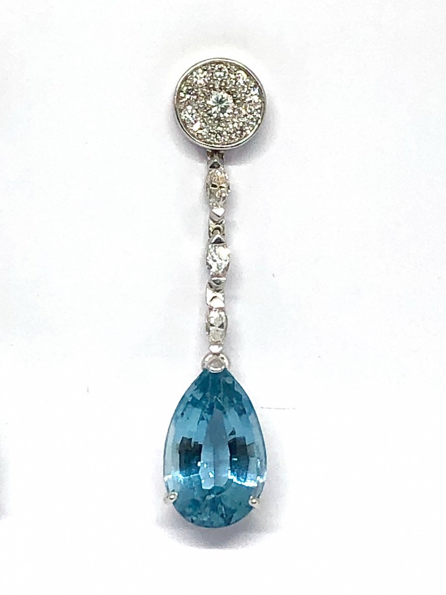 Boucles D’oreilles En Or Gris 750, Serties De Topazes Bleues Et Diamants -photo-2