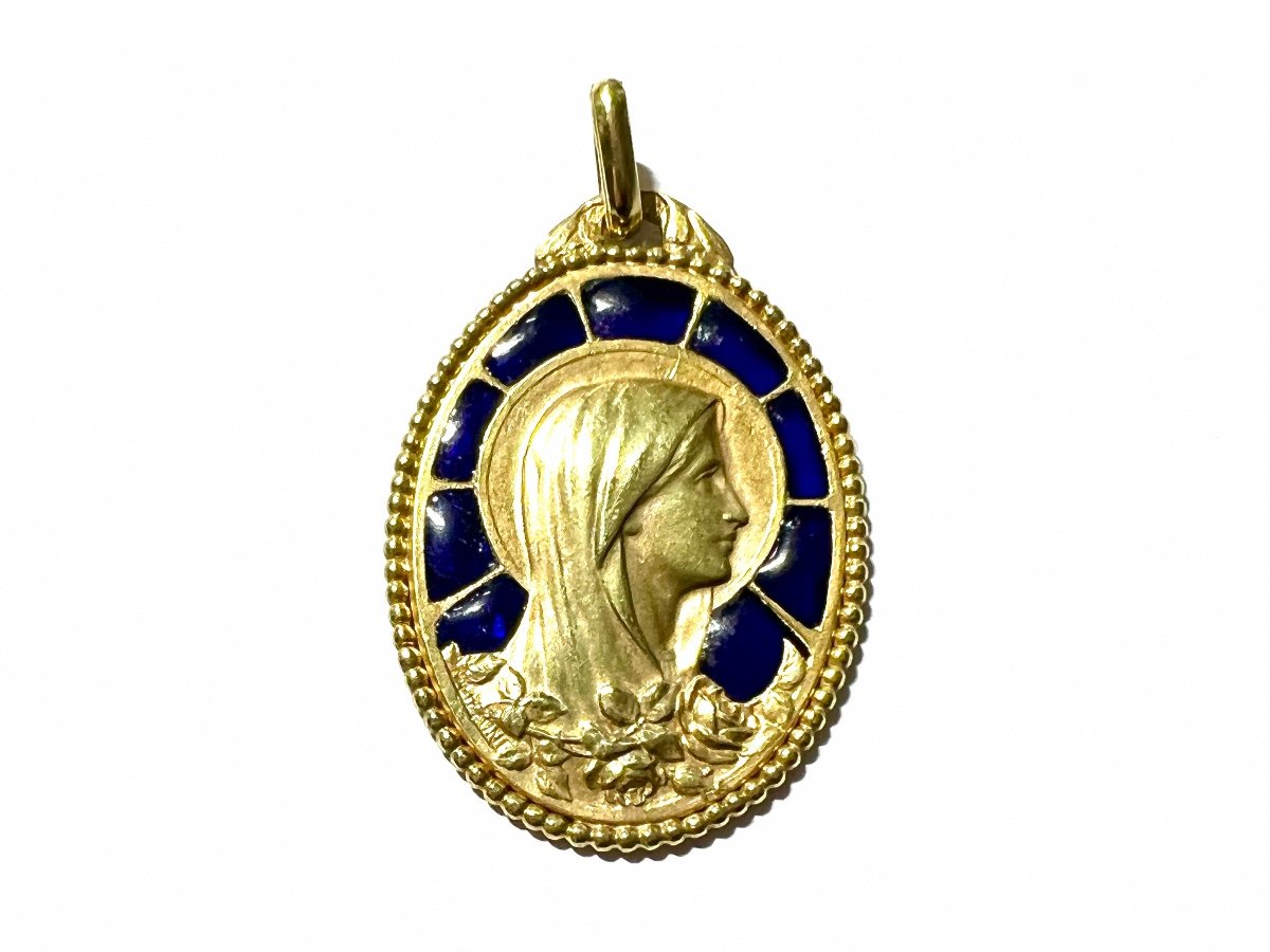 Médaille Vierge Sur Un Décor Floral En Or Jaune 750 Millièmes (18k)art Nouveau 