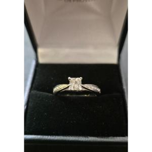 Bague Solitaire Années 90 Diamants Princesse