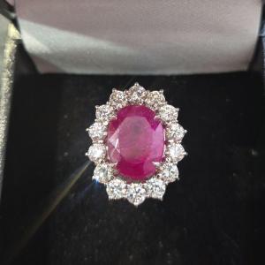 Bague rubis 5 carats entourage diamants