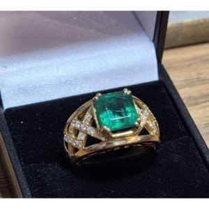 Emerald Ring With Diamond Latticework