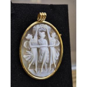 18-karat Gold And Mother-of-pearl Cameo Brooch
