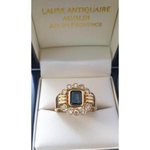 Ring In 750 Thousandths (18k) Yellow Gold, Centered With A Rectangular Sapphire Of Approximately 1 Carat