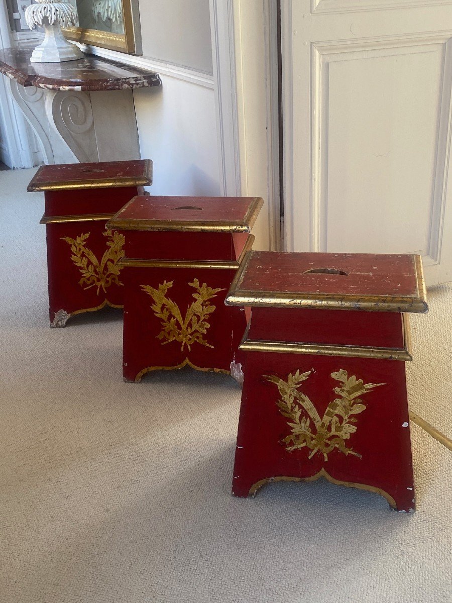 Trois Tabourets d' Enfant De Choeur