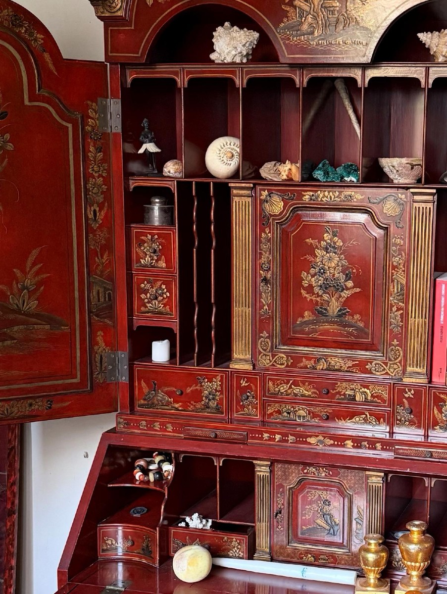 Red Lacquer Cabinet With Chinoiserie Decoration-photo-1