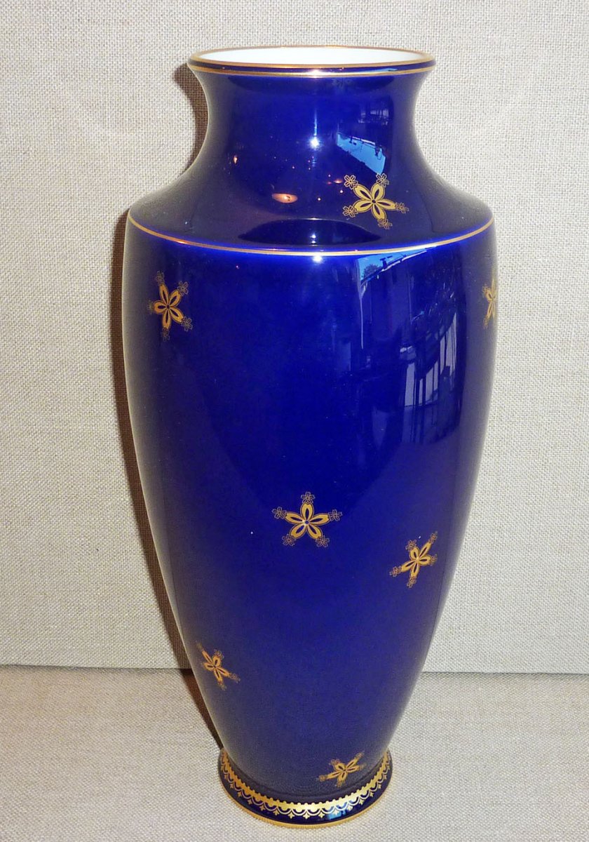 MANUFACTURE DE SÈVRES  (depuis 1740) - Vase En Porcelaine 