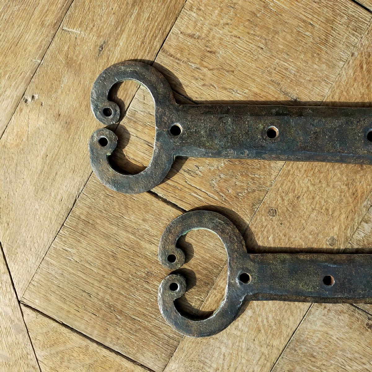 7 paires de pentures anciennes XVIIIème en fer forgé pour volets ou portes-photo-3
