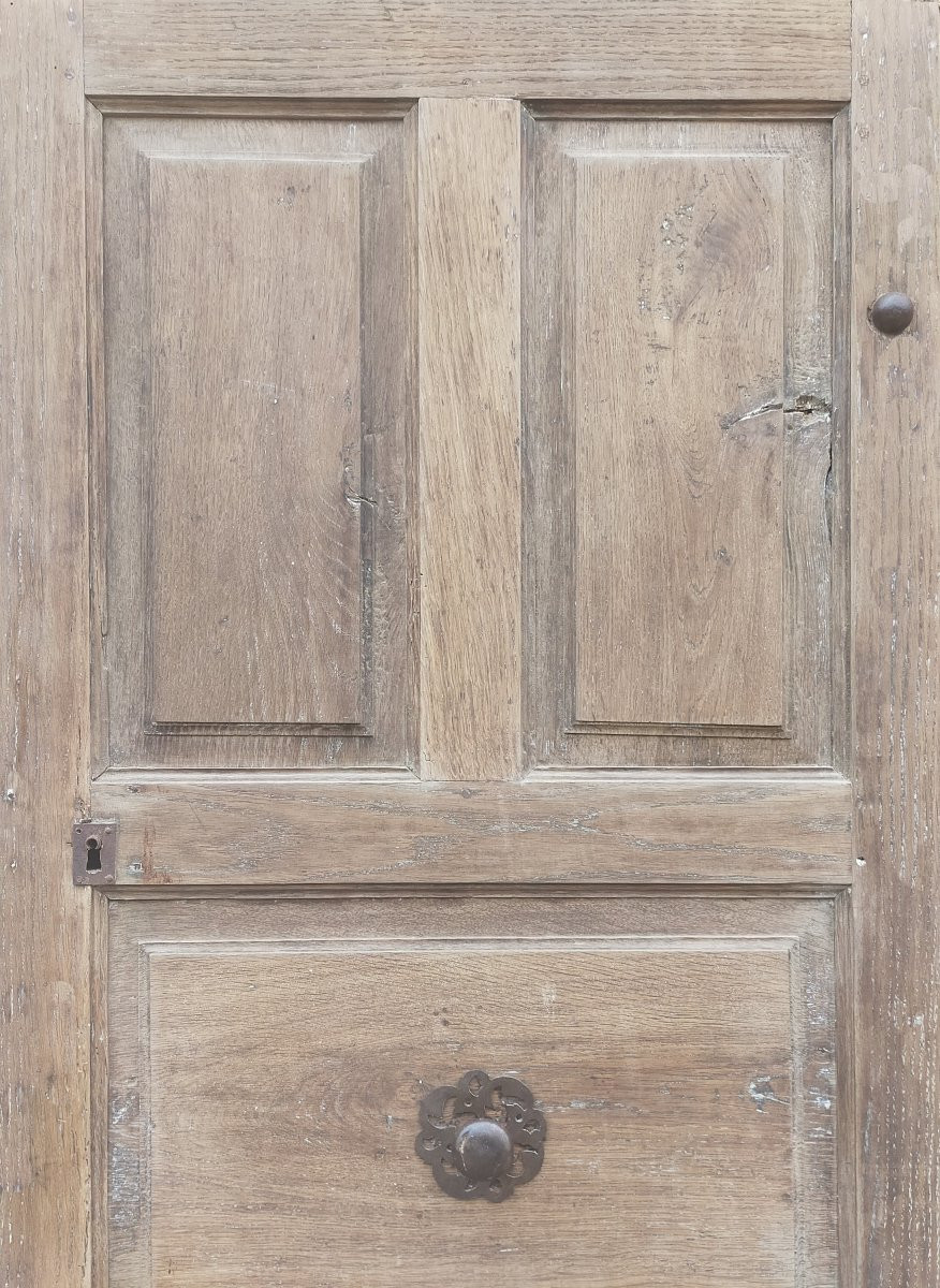 Antique Oak Door From The 18th Century And Its Woodwork And Ironwork-photo-1