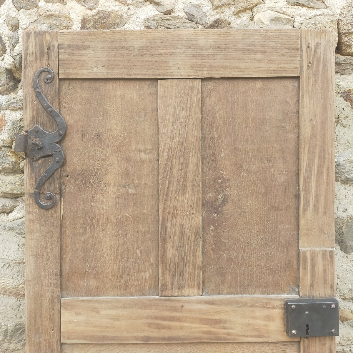Antique Oak Door From The 18th Century And Its Woodwork And Ironwork-photo-3