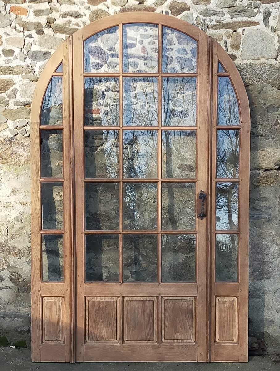 Porte vitrée ancienne cintrée avec son cadre en triptyque façon orangerie baie cloison 