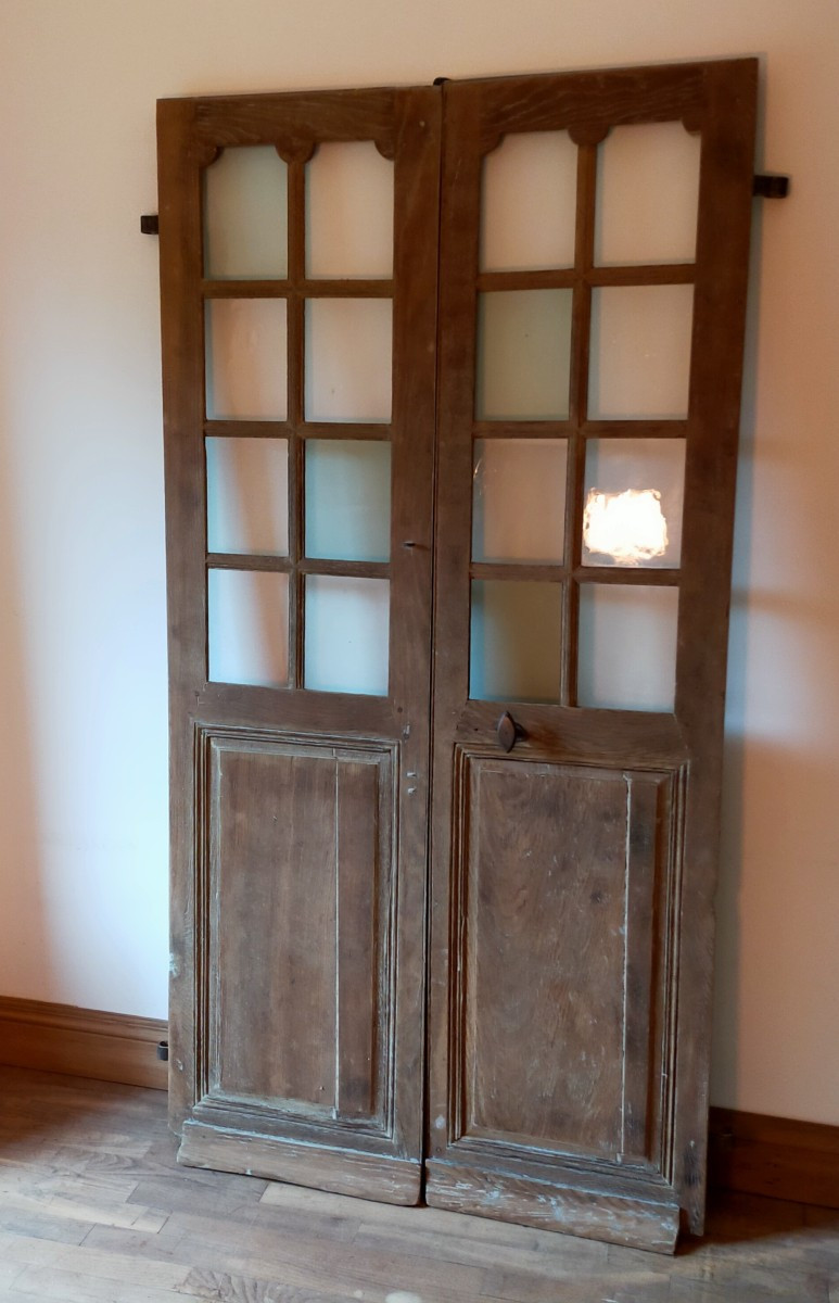 Double porte vitrée ancienne d'époque XVIIIème en chêne avec ses ferronneries d'origine 1/4