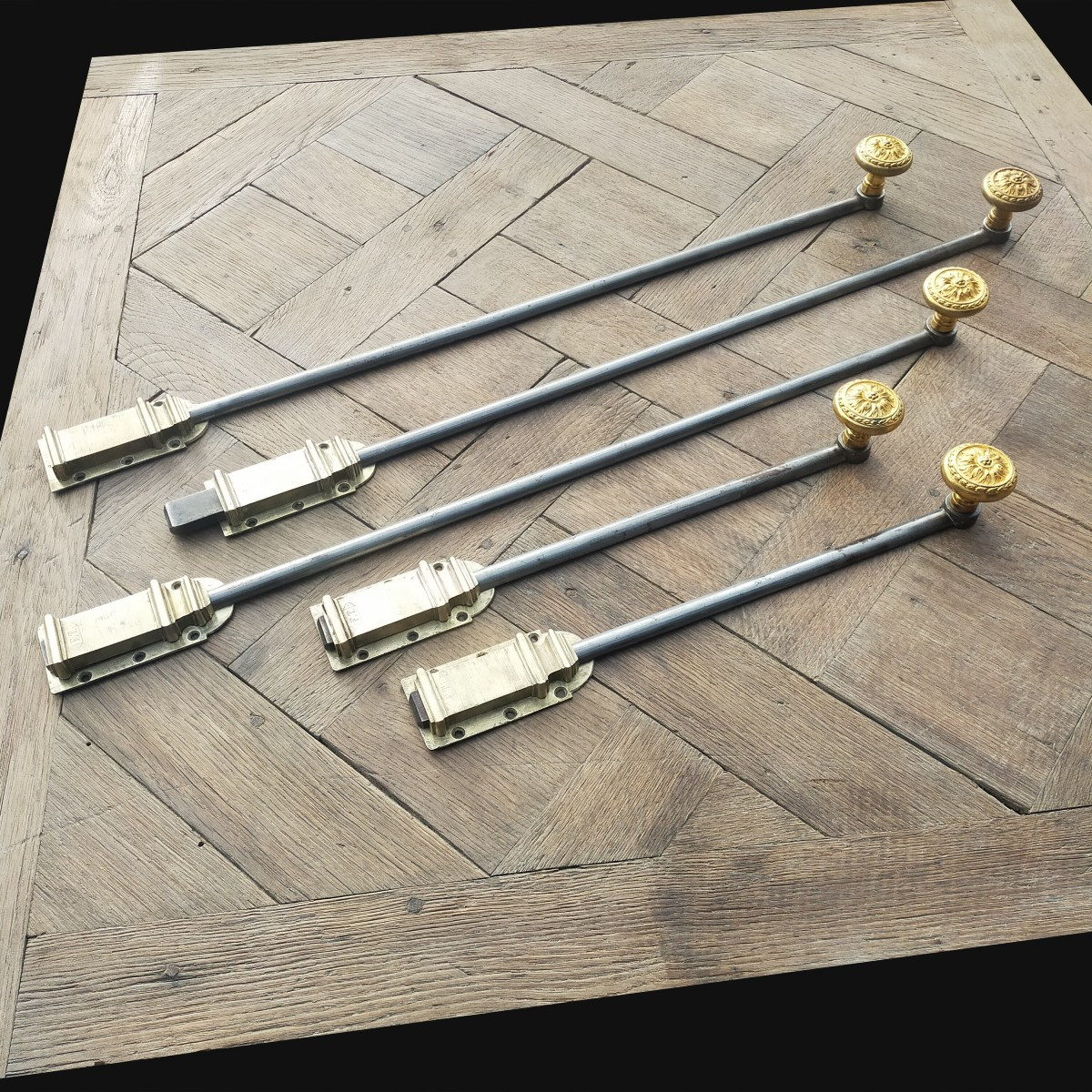 Lot de 5 verrous anciens monogrammés FT Maison Fontaine pour portes anciennes