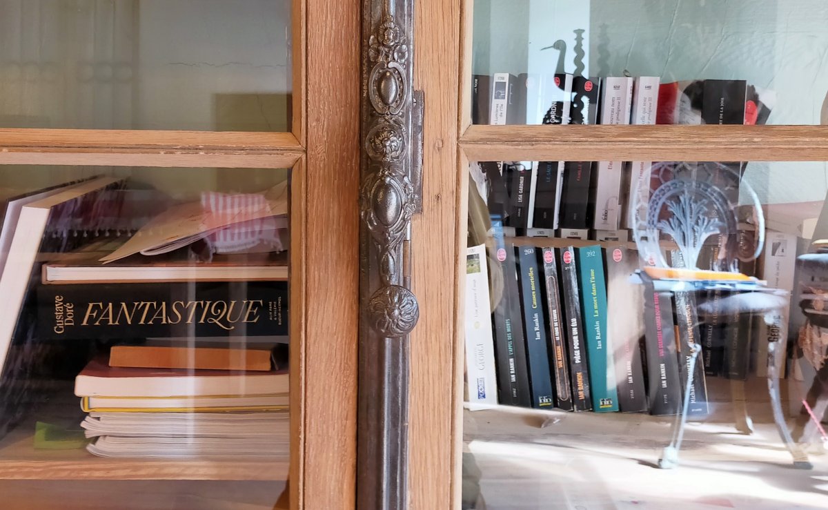 Large Antique 19th-century Castle Window With Handle For Display Case, Bookcase, Or Cabinet Door-photo-4